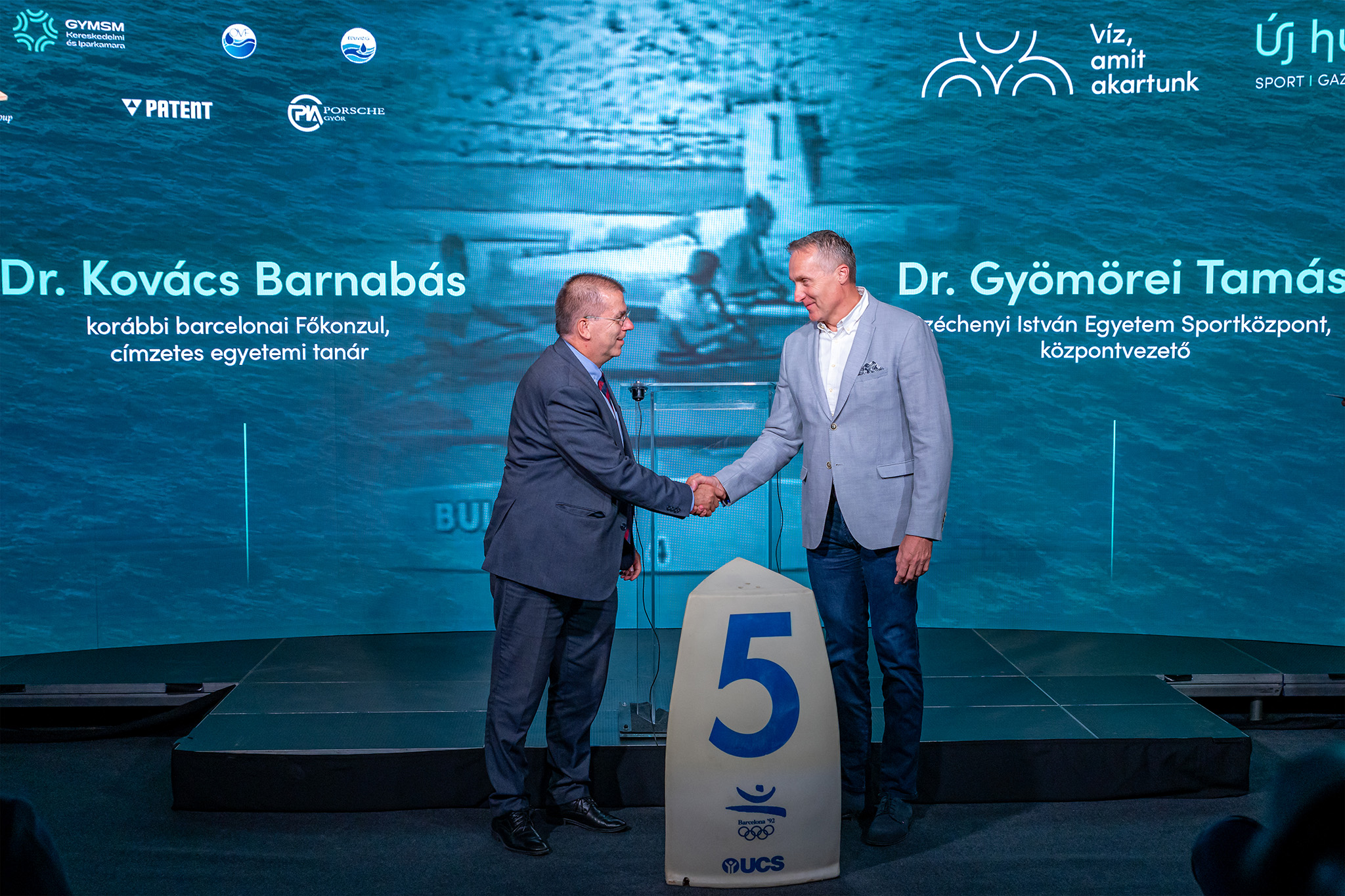 The trophy, donated by Dr Barnabás Kovács, honorary professor at Széchenyi István University, was accepted on behalf of the institution by Dr Tamás Gyömörei, head of the university's Sports Center. (Photo: András Adorján)